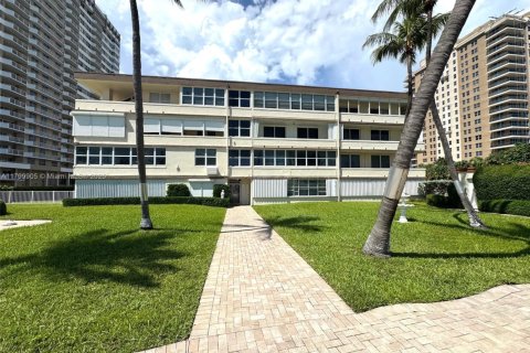 Condominio en venta en Hallandale Beach, Florida, 1 dormitorio, 81.57 m2 № 1683783 - foto 18