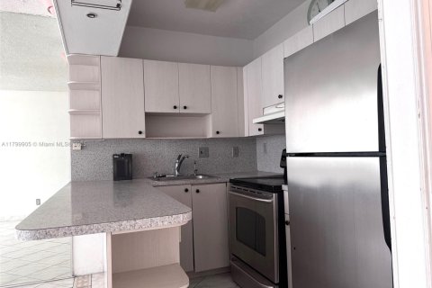 Condominio en venta en Hallandale Beach, Florida, 1 dormitorio, 81.57 m2 № 1683783 - foto 9