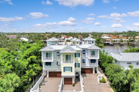 Condo in North Palm Beach, Florida, 3 bedrooms № 2175323
