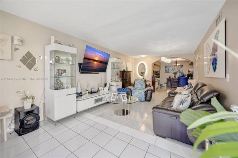 Condo in Miami, Florida, 3 bedrooms  № 1799492 - photo 12