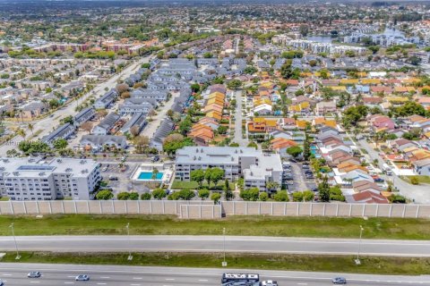 Condo in Miami, Florida, 3 bedrooms  № 1799492 - photo 7