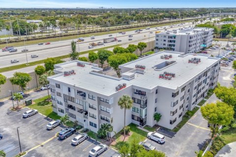 Condo in Miami, Florida, 3 bedrooms  № 1799492 - photo 5