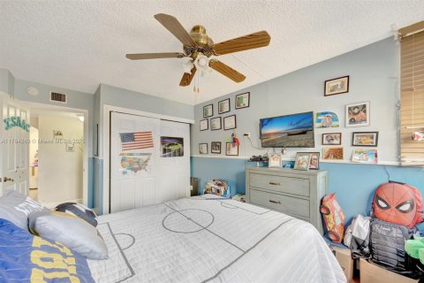 Condo in Miami, Florida, 3 bedrooms  № 1799492 - photo 25