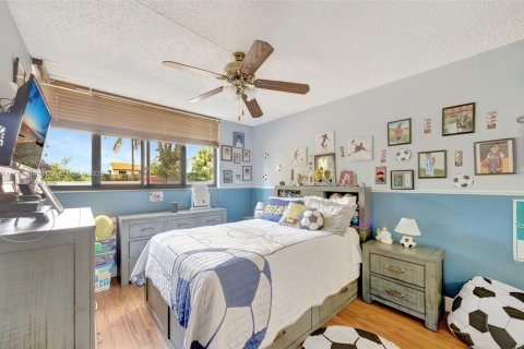 Condo in Miami, Florida, 3 bedrooms  № 1799492 - photo 24