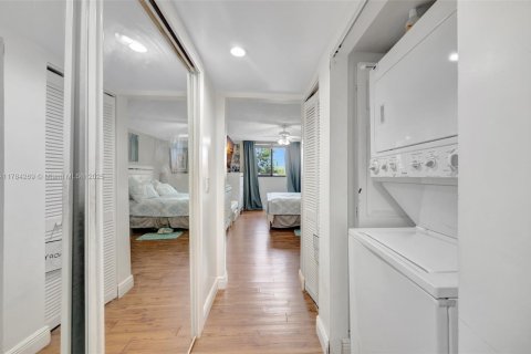 Condo in Miami, Florida, 3 bedrooms  № 1799492 - photo 30