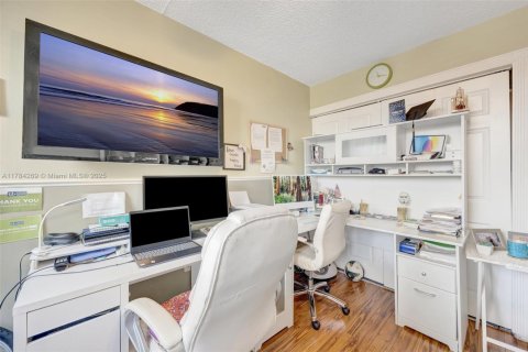 Condo in Miami, Florida, 3 bedrooms  № 1799492 - photo 21