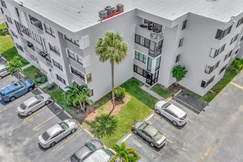 Condo in Miami, Florida, 3 bedrooms  № 1799492 - photo 8