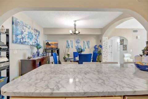 Condo in Miami, Florida, 3 bedrooms  № 1799492 - photo 14