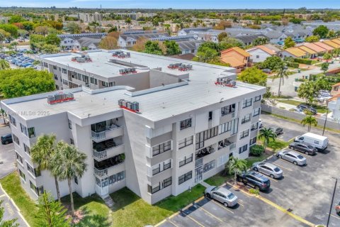 Condo in Miami, Florida, 3 bedrooms  № 1799492 - photo 3