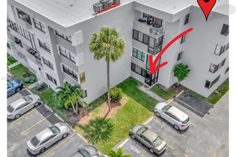 Condo in Miami, Florida, 3 bedrooms  № 1799492 - photo 2