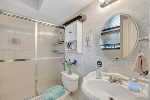 Condo in Miami, Florida, 3 bedrooms  № 1799492 - photo 18