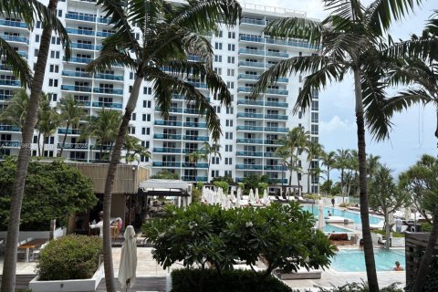 Condo in Miami Beach, Florida, 2 bedrooms  № 1939803 - photo 8