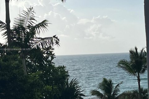 Condo in Miami Beach, Florida, 2 bedrooms  № 1939803 - photo 18