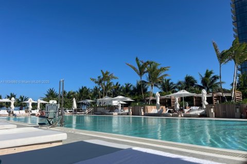Condo in Miami Beach, Florida, 2 bedrooms  № 1939803 - photo 2