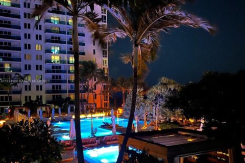 Condo in Miami Beach, Florida, 2 bedrooms  № 1939803 - photo 12