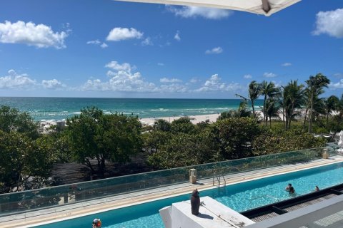 Condo in Miami Beach, Florida, 2 bedrooms  № 1939803 - photo 1