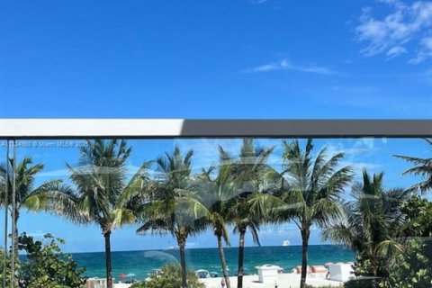 Condo in Miami Beach, Florida, 2 bedrooms  № 1939803 - photo 11