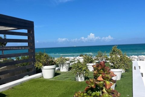 Condo in Miami Beach, Florida, 2 bedrooms  № 1939803 - photo 14