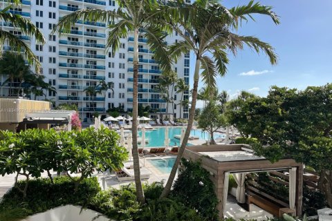 Condo in Miami Beach, Florida, 2 bedrooms  № 1939803 - photo 9
