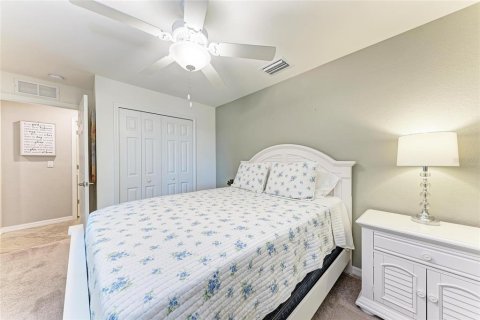 Condo in Bradenton, Florida, 2 bedrooms in LAKEWOOD NATIONAL  № 1750899 - photo 26