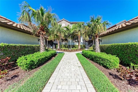 Condo in Bradenton, Florida, 2 bedrooms in LAKEWOOD NATIONAL  № 1750899 - photo 3