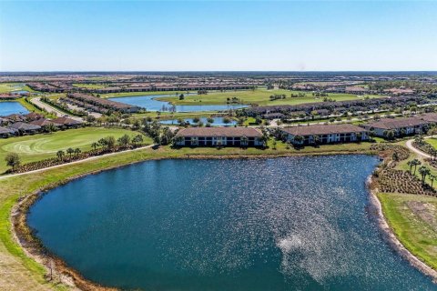 Condo in Bradenton, Florida, 2 bedrooms in LAKEWOOD NATIONAL  № 1750899 - photo 2