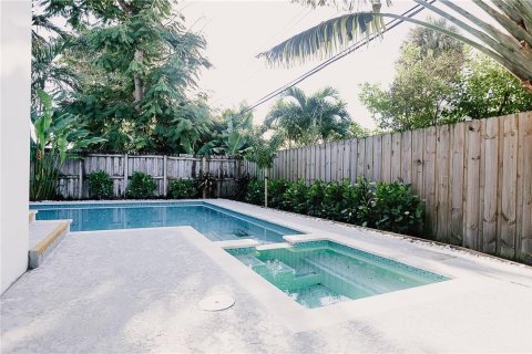 Villa ou maison à louer à Pompano Beach, Floride: 3 chambres, 146.23 m2 № 994287 - photo 1