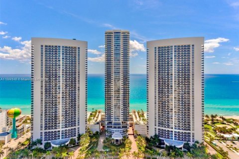 Condo in Hallandale Beach, Florida, 3 bedrooms  № 1868575 - photo 2