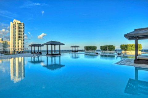 Condo in Hallandale Beach, Florida, 3 bedrooms  № 1868575 - photo 30