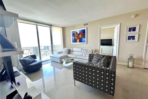 Condo in Hallandale Beach, Florida, 3 bedrooms  № 1868575 - photo 11