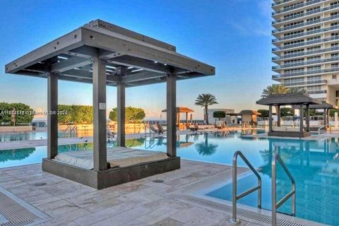 Condo in Hallandale Beach, Florida, 3 bedrooms  № 1868575 - photo 23