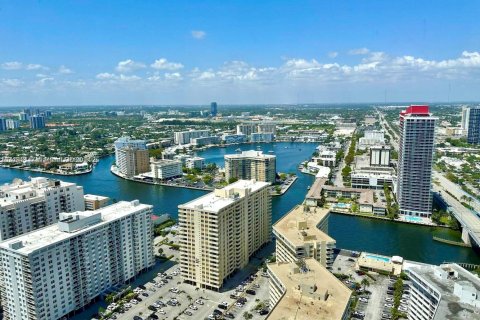 Condo in Hallandale Beach, Florida, 3 bedrooms  № 1868575 - photo 5