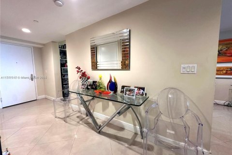 Condo in Hallandale Beach, Florida, 3 bedrooms  № 1868575 - photo 8