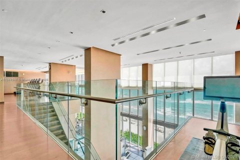 Condo in Hallandale Beach, Florida, 3 bedrooms  № 1868575 - photo 29