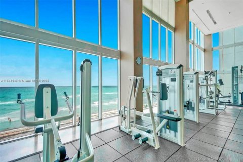 Condo in Hallandale Beach, Florida, 3 bedrooms  № 1868575 - photo 27