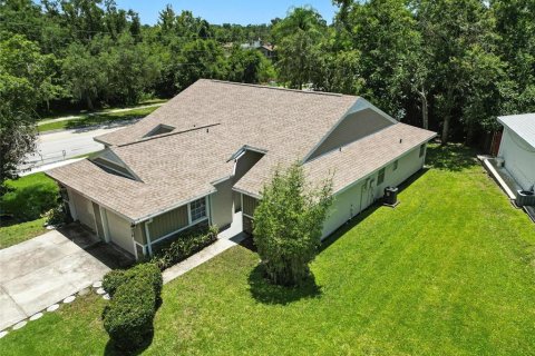 House in Palm Harbor, Florida 3 bedrooms, 88.26 sq.m. № 1884034 - photo 1