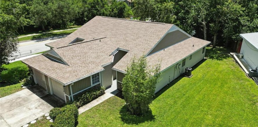 House in Palm Harbor, Florida 3 bedrooms, 88.26 sq.m. № 1884034