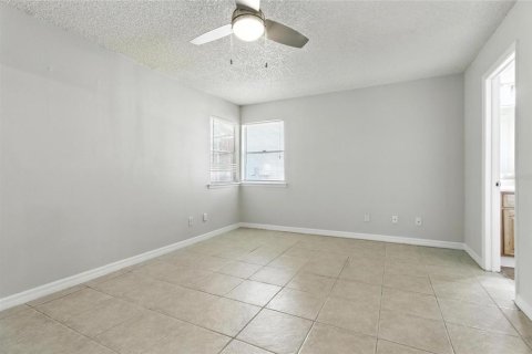 House in Palm Harbor, Florida 3 bedrooms, 88.26 sq.m. № 1884034 - photo 10