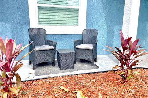 House in Tampa, Florida 4 bedrooms, 120.77 sq.m. № 1885822 - photo 2