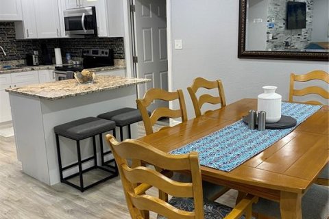 House in Tampa, Florida 4 bedrooms, 120.77 sq.m. № 1885822 - photo 7