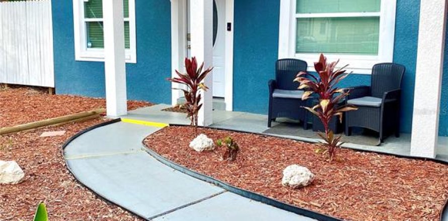 House in Tampa, Florida 4 bedrooms, 120.77 sq.m. № 1885822