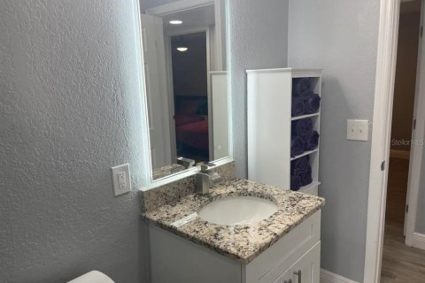 House in Tampa, Florida 4 bedrooms, 120.77 sq.m. № 1885822 - photo 11