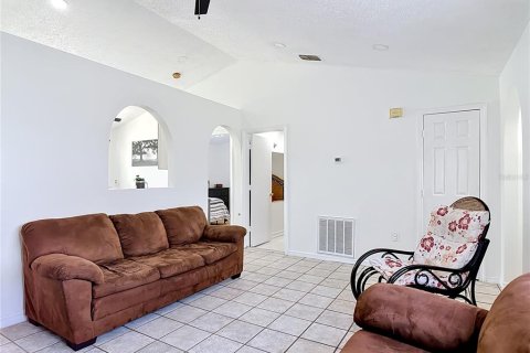 House in Deltona, Florida 3 bedrooms, 96.62 sq.m. № 2213539 - photo 7