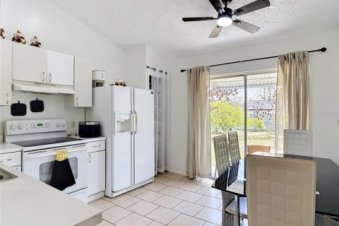 House in Deltona, Florida 3 bedrooms, 96.62 sq.m. № 2213539 - photo 9