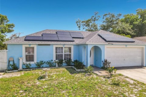 House in Deltona, Florida 3 bedrooms, 96.62 sq.m. № 2213539 - photo 2
