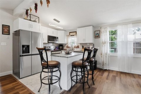 House in Tampa, Florida 3 bedrooms, 121.7 sq.m. № 2223189 - photo 7