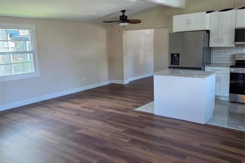House in Tampa, Florida 3 bedrooms, 121.7 sq.m. № 2223189 - photo 5