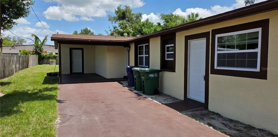 House in Tampa, Florida 3 bedrooms, 121.7 sq.m. № 2223189