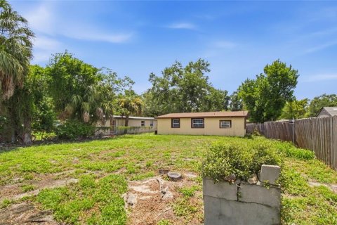 House in Tampa, Florida 3 bedrooms, 121.7 sq.m. № 2223189 - photo 13