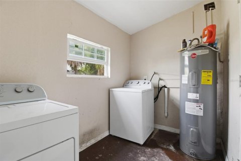 House in Tampa, Florida 3 bedrooms, 121.7 sq.m. № 2223189 - photo 12